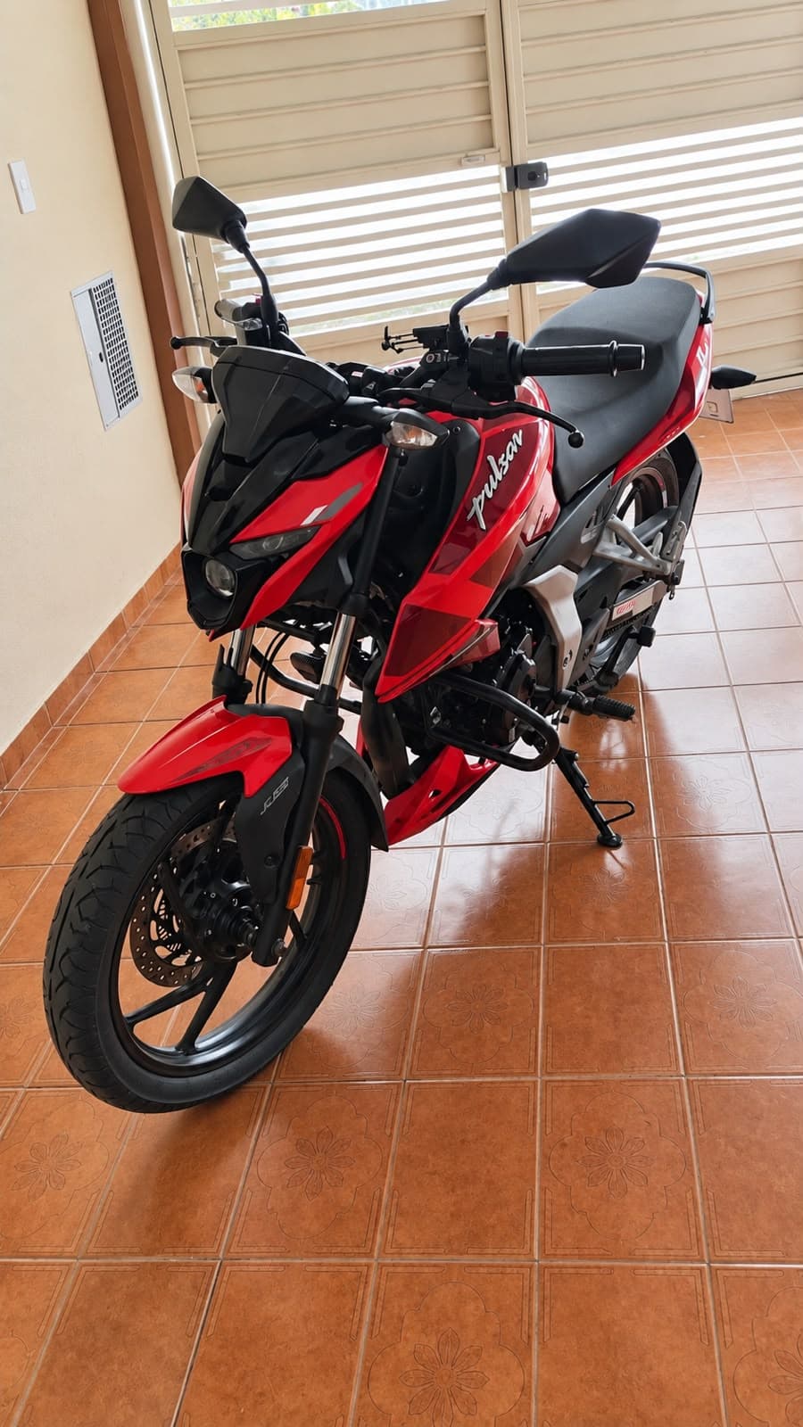 BAJAJ PULSAR N150