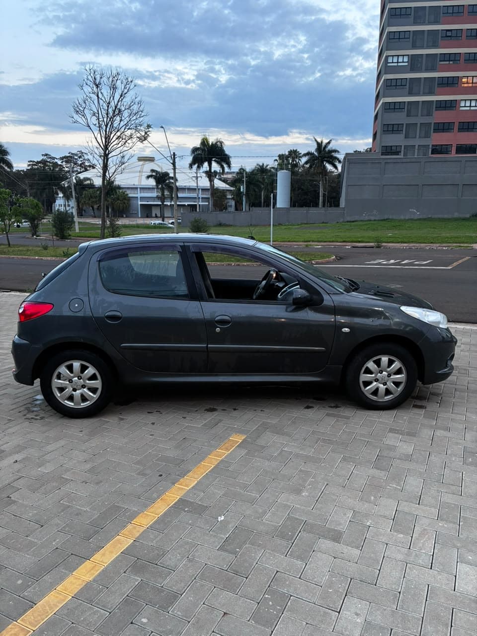 PEUGEOT 207 HB XR S - Miniatura 8